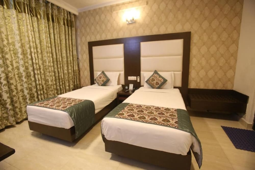 Amar Inn 32/57