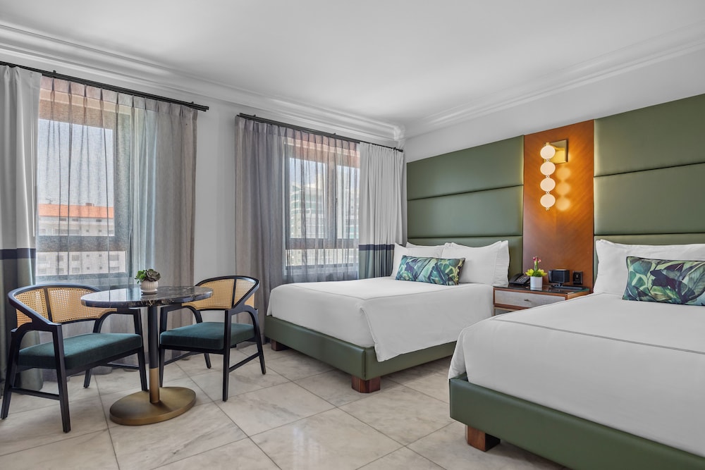 TOWER, 2 QUEEN BEDS, OCEAN VIEW