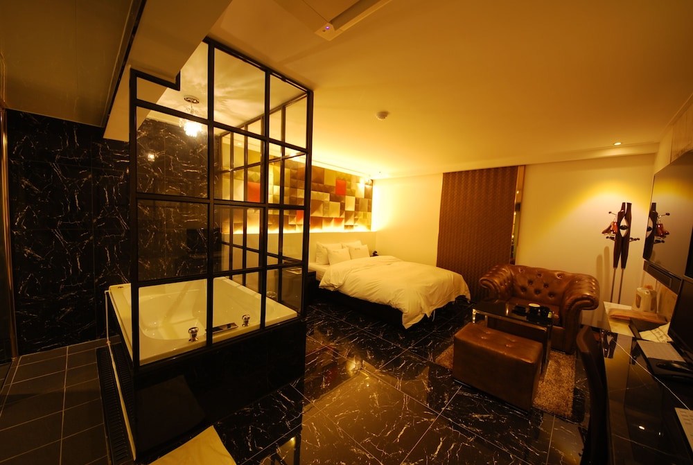 Hotel Buti 31/43