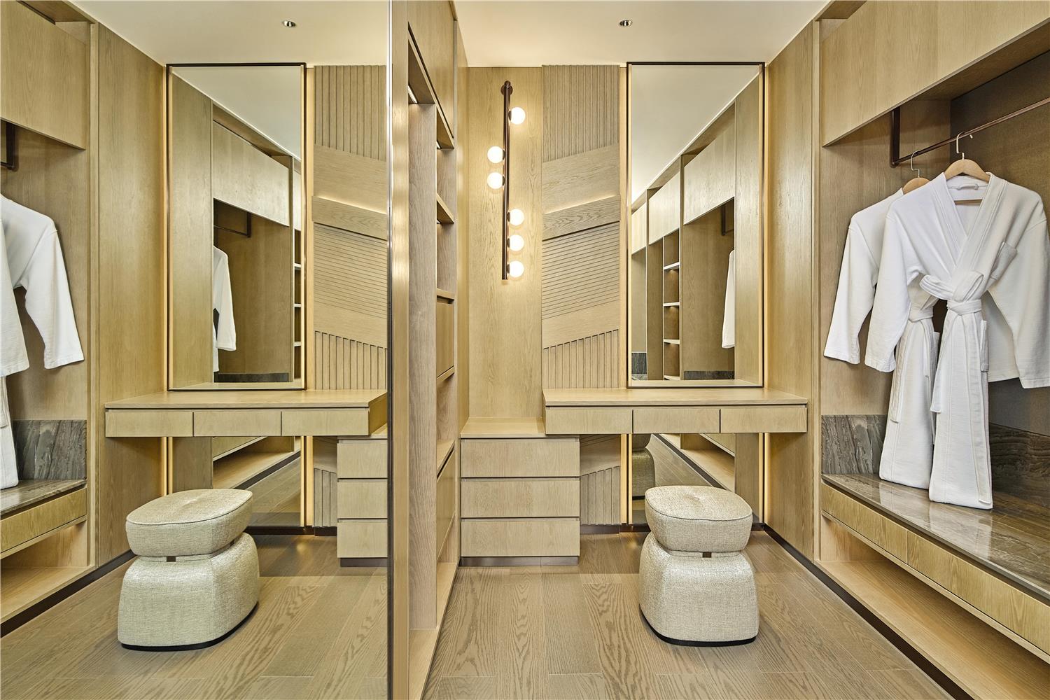 Inso Hotel Chongqing, Curio Collection by Hilton 52/57