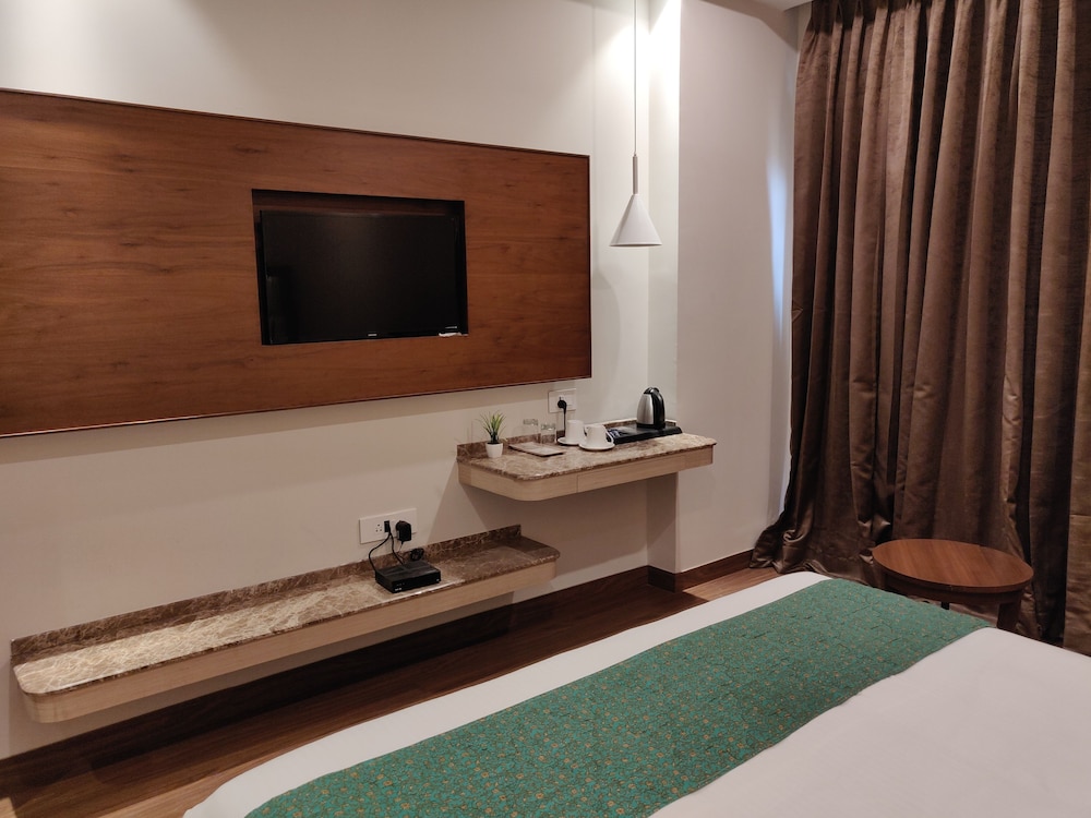 Hotel Maple Grand 23/28