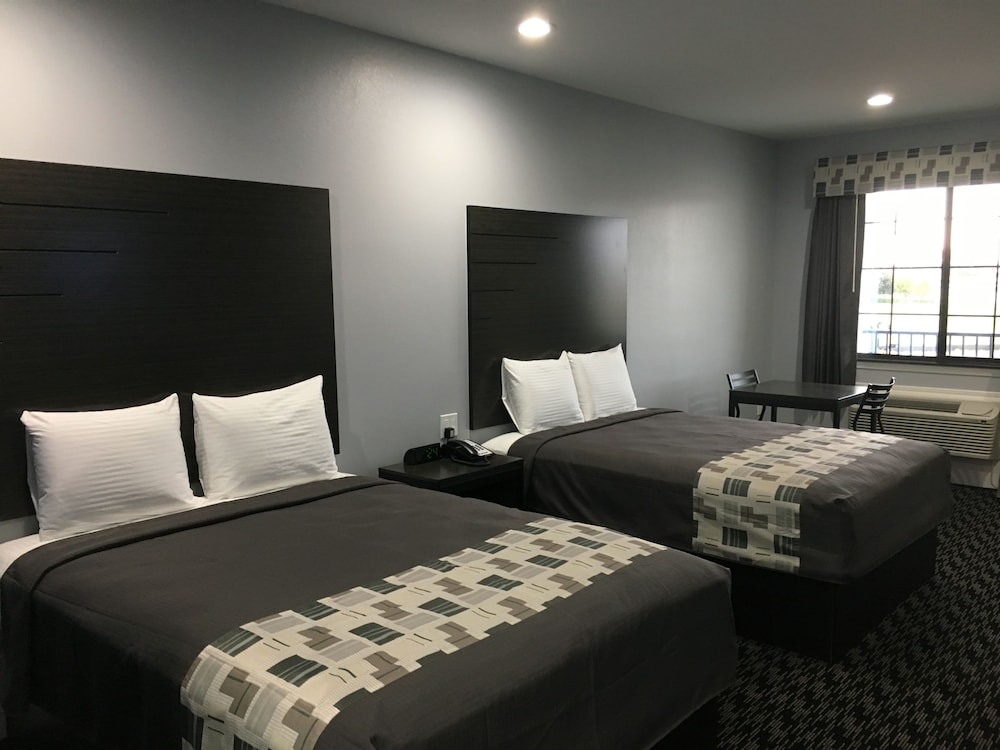 Platinum Inn And Suites 16/23