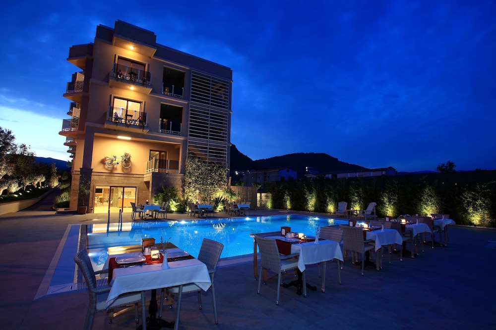 Esida Hotel 7/49