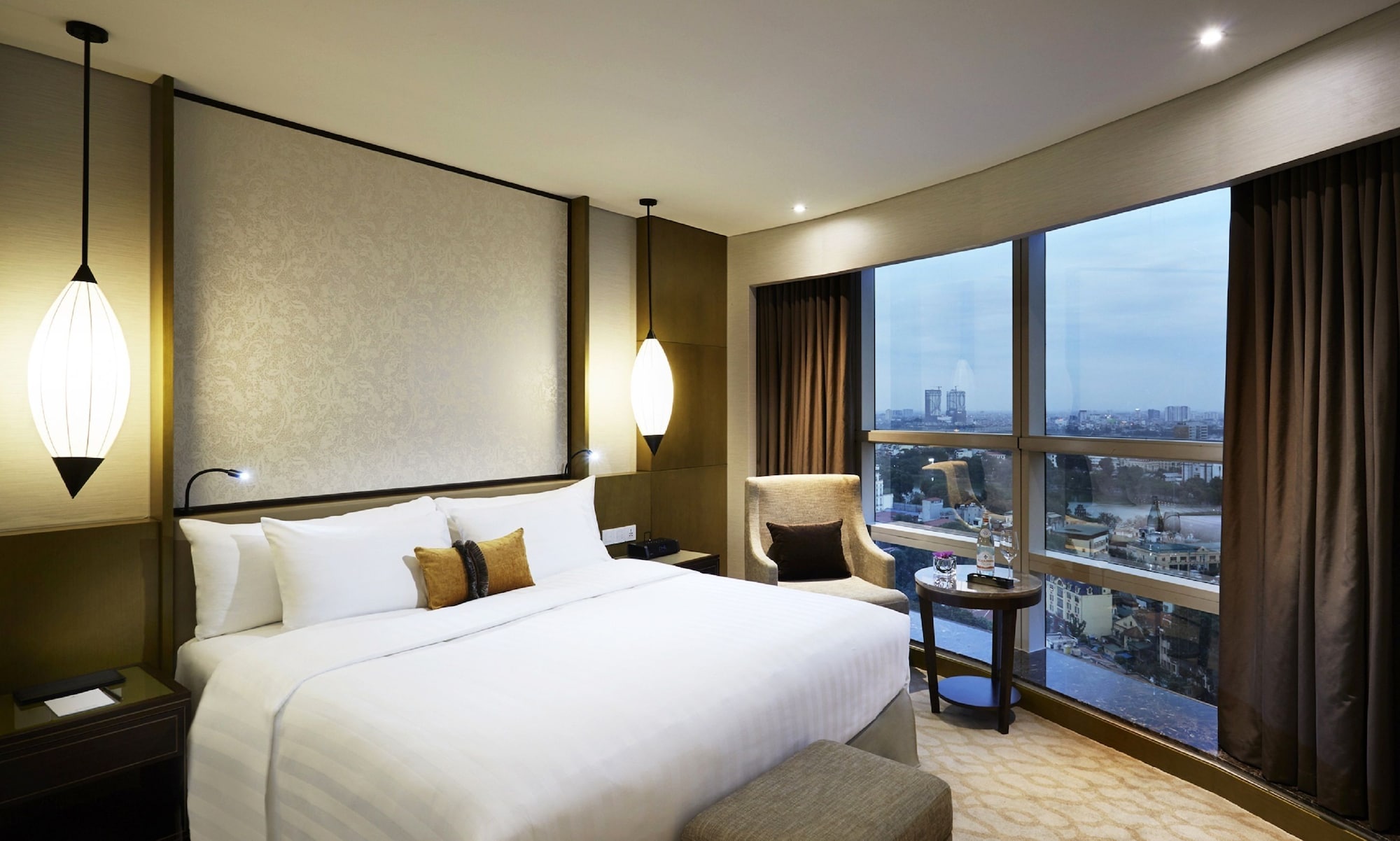 The Level, Premium, King Bed، Melia Hanoi 4/7