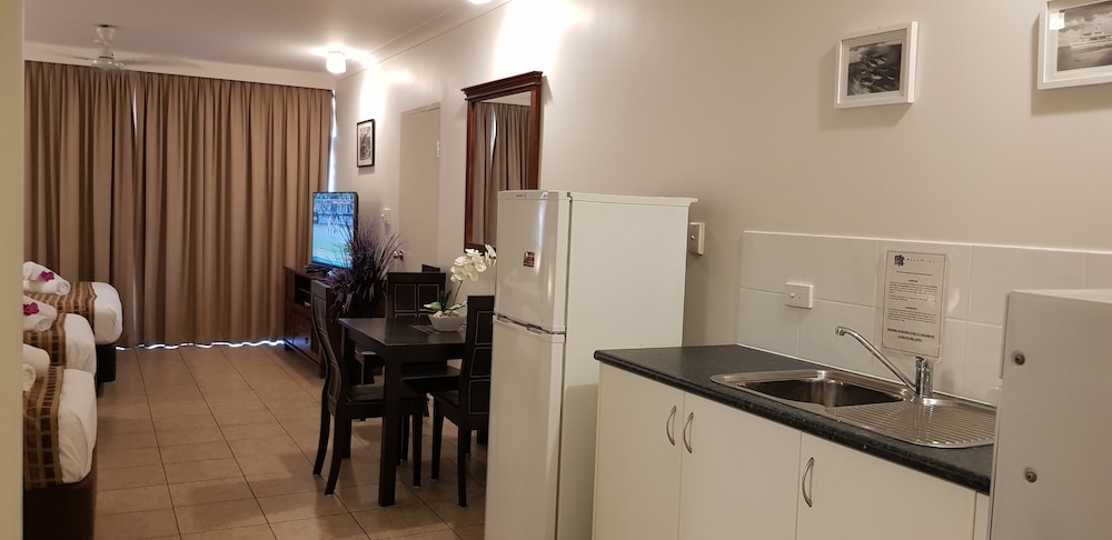 Reef Palms Motel Apartments 30/35