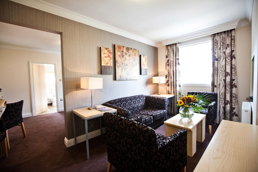 The Caledonian Hotel 36/62