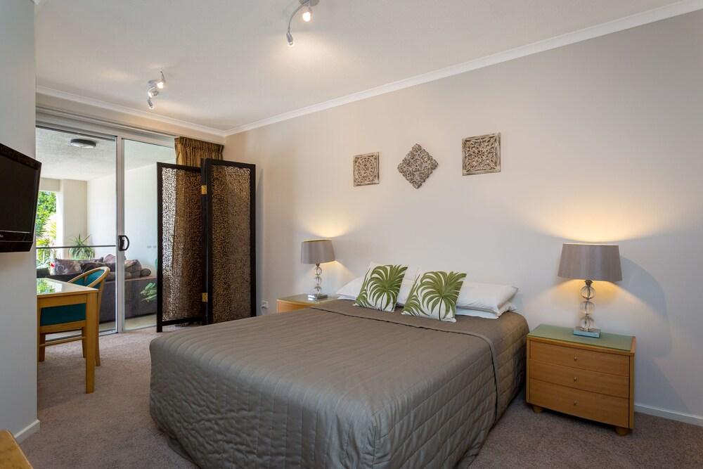 2 Bedrooms, Studio, Garden or Pool View
