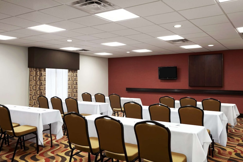 Hampton Inn Suites Conroe I 45 North 33/36