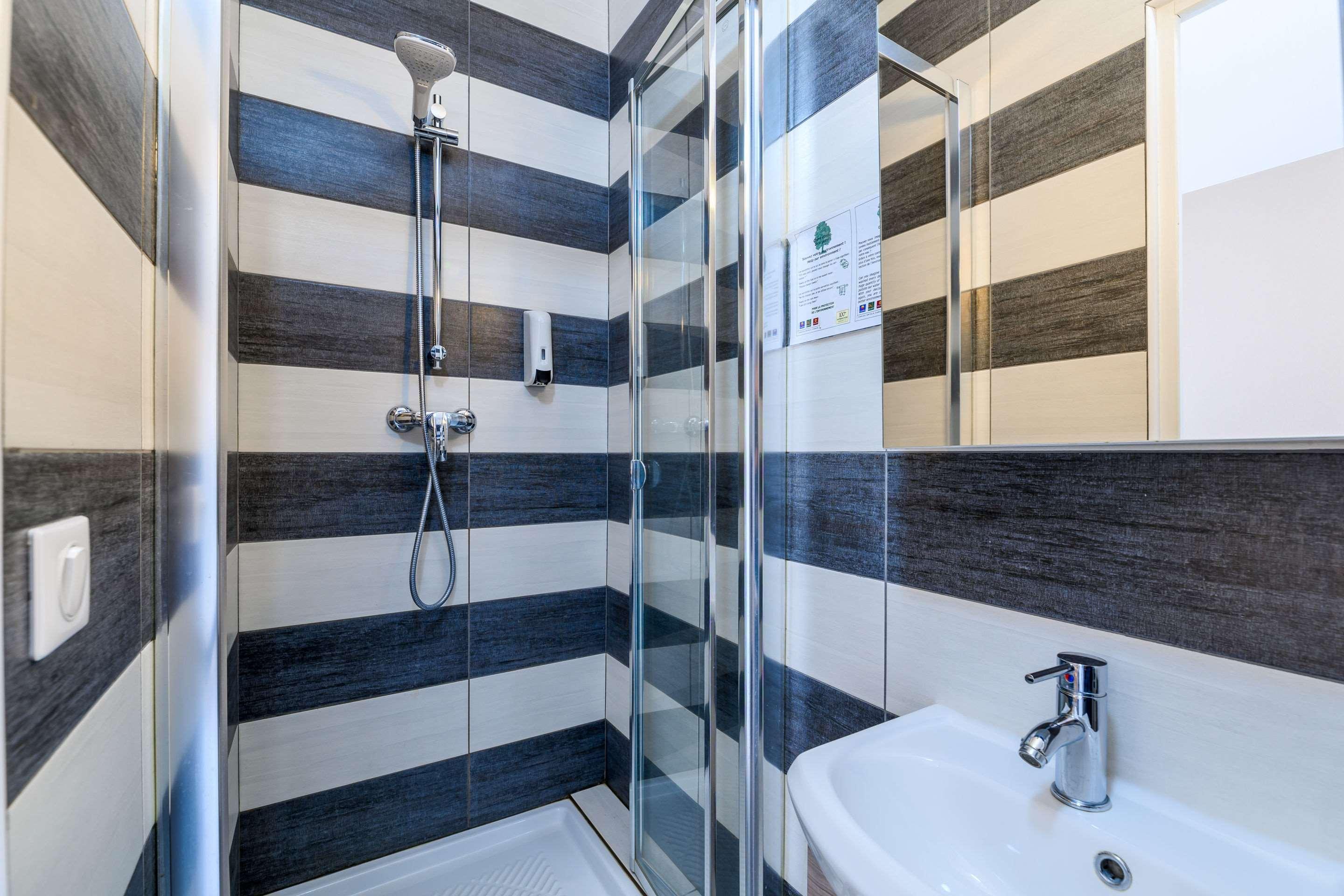 Upgrade, Double Bed، Comfort Hotel Alba Rouen 3/3