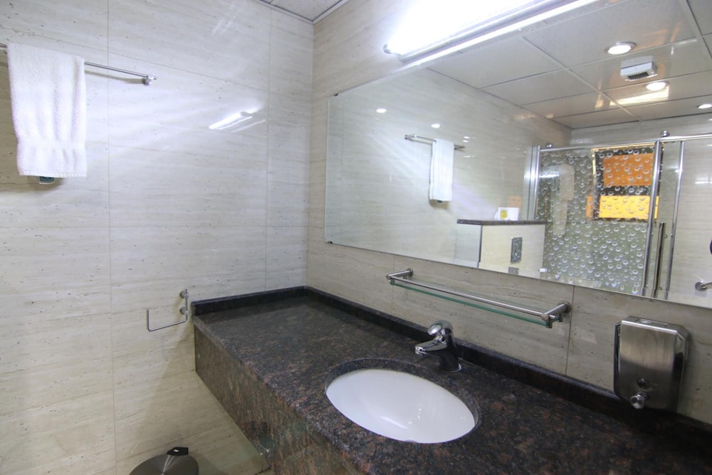 Qaser AlSultan Hotel Suites 37/42