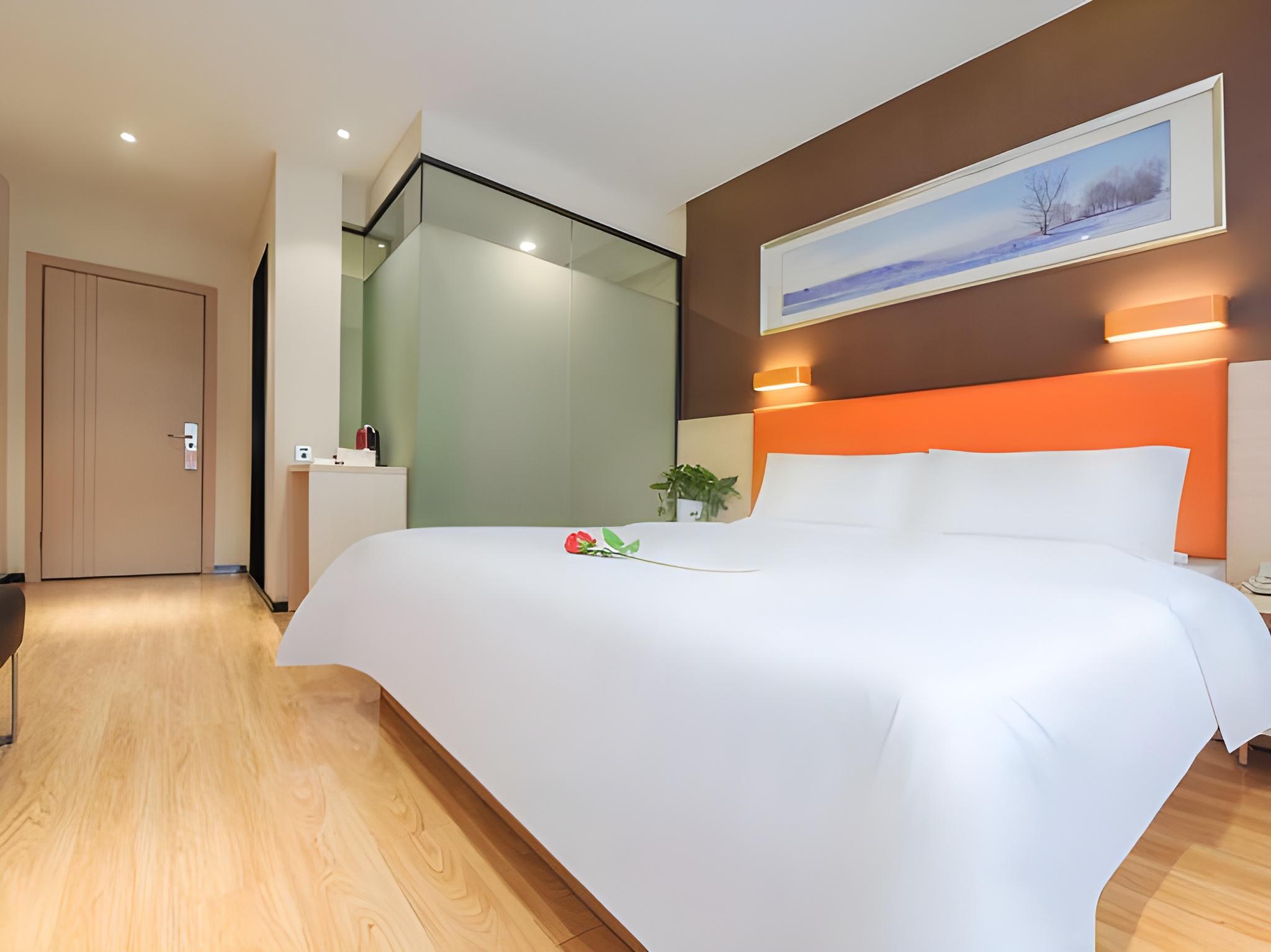 Boutique, Queen Bed