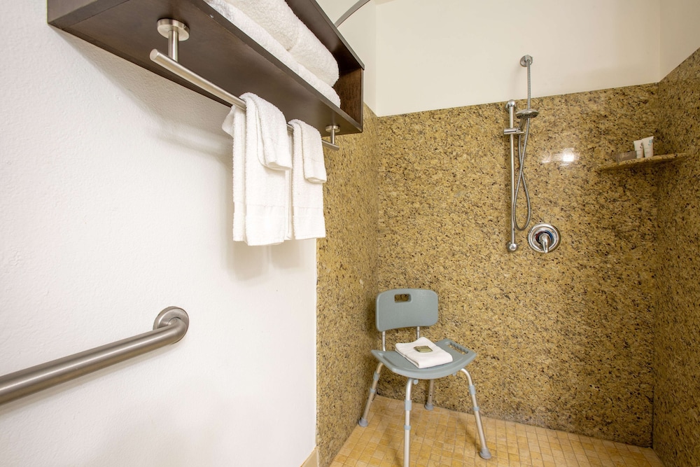 Country Inn And Suites By Radisson Tucson City Center Az 30/34