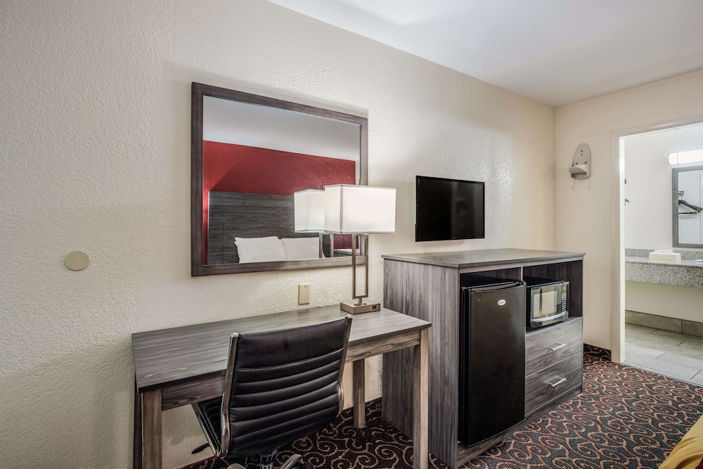 Econo Lodge Thomasville 48/64