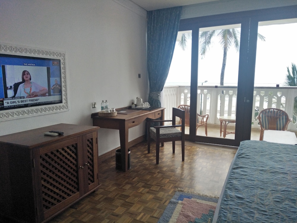 Travellers Beach Hotel and Club 32/50