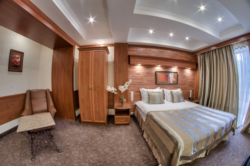 Uyut Hotel 25/69