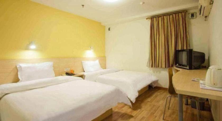 7 Days Inn (Foshan Zumiao Metro Station, Weiguo Road) 25/50