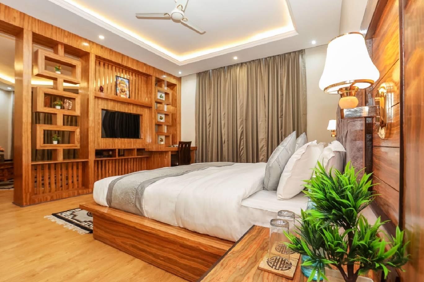 PRESIDENTIAL, SUITE