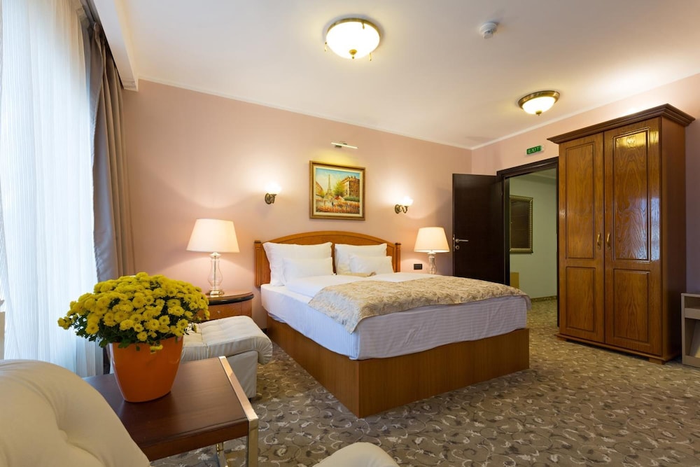 Sterling Hotel 8/49