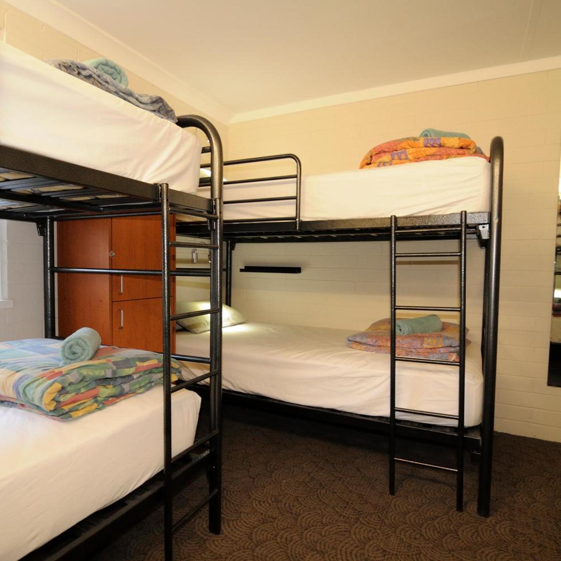 Kangaroo Inn 12/50