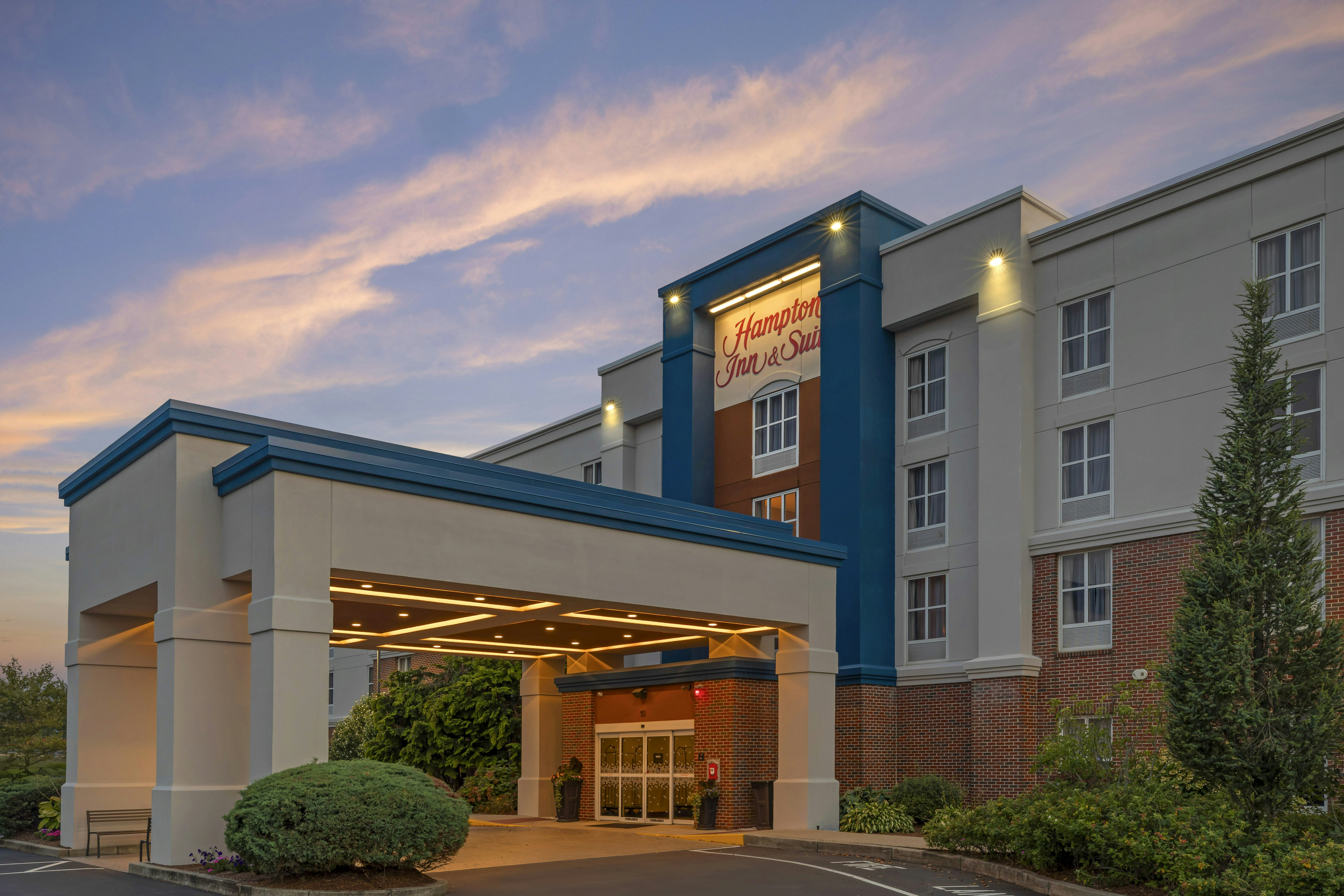Hampton Inn & Suites Plymouth 1/25