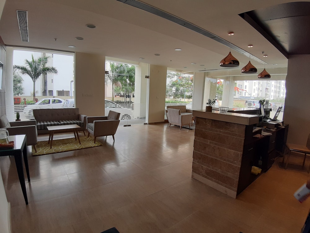 Starlit Suites 8/50