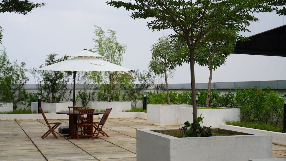 Grand Anara Airport Hotel 47/50