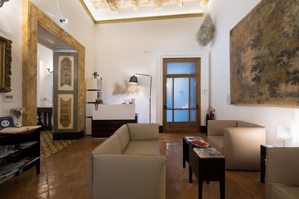 SANTA CHIARA BOUTIQUE HOTEL 57/73