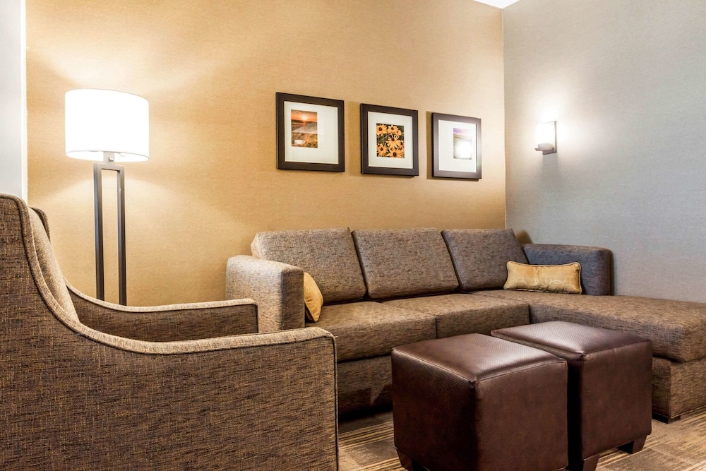 Comfort Suites Brookings near University 33/51