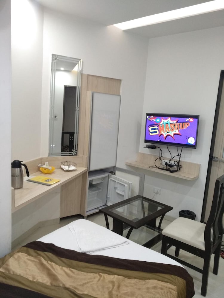 HOTEL ONE UP 63/69