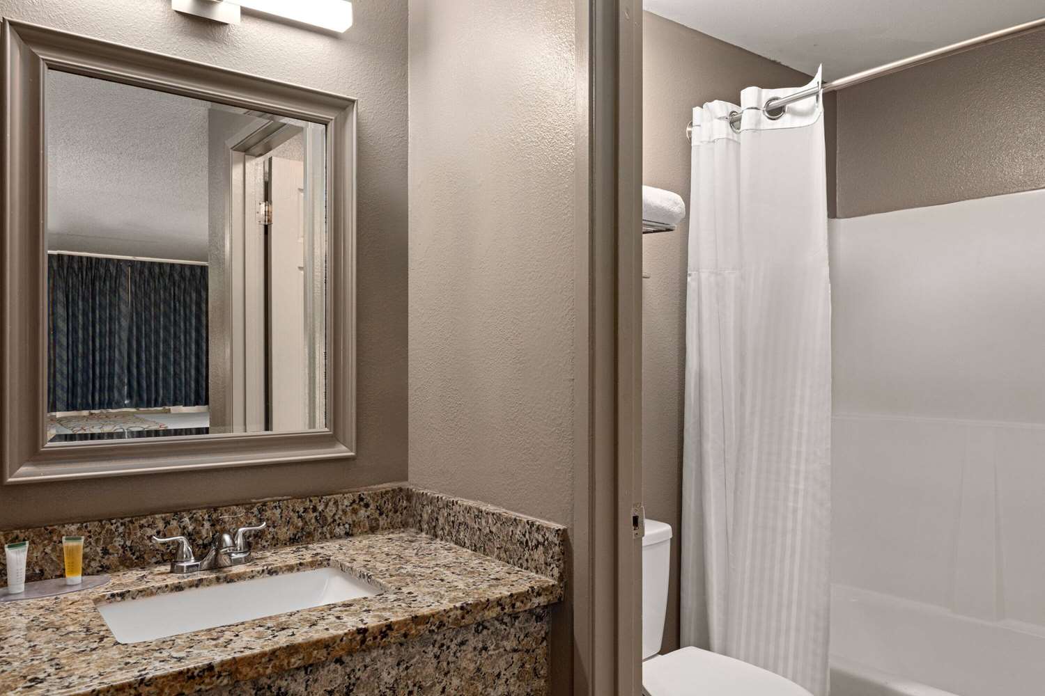 Days Inn by Wyndham Lakewood South Tacoma 55/67