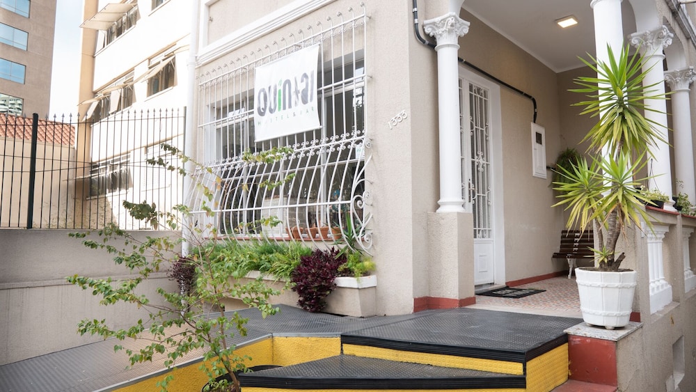 Quintal Hostel 6/40