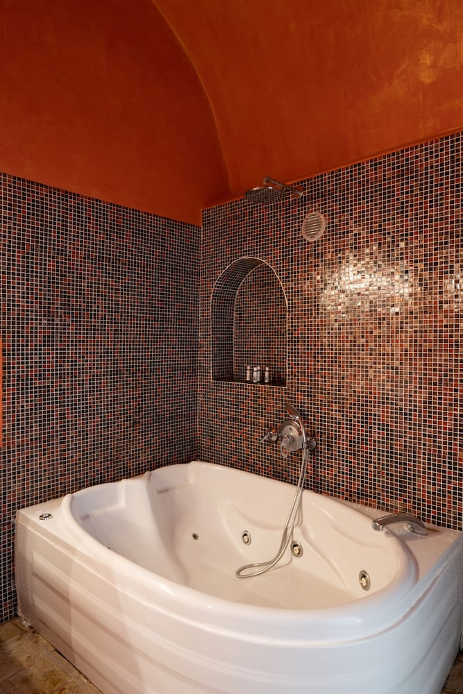 Asha Luxury Suites - Adults Only 60/67