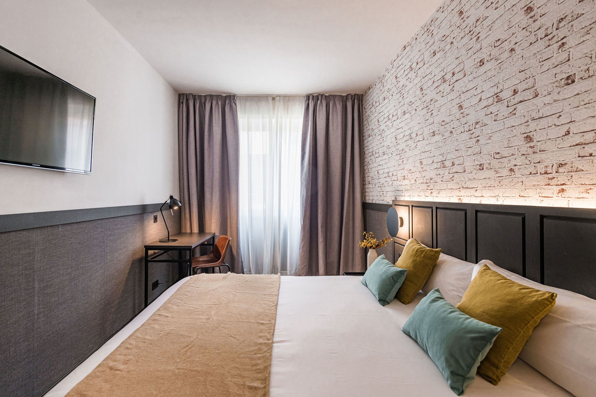 SUPERIOR, DOUBLE BED