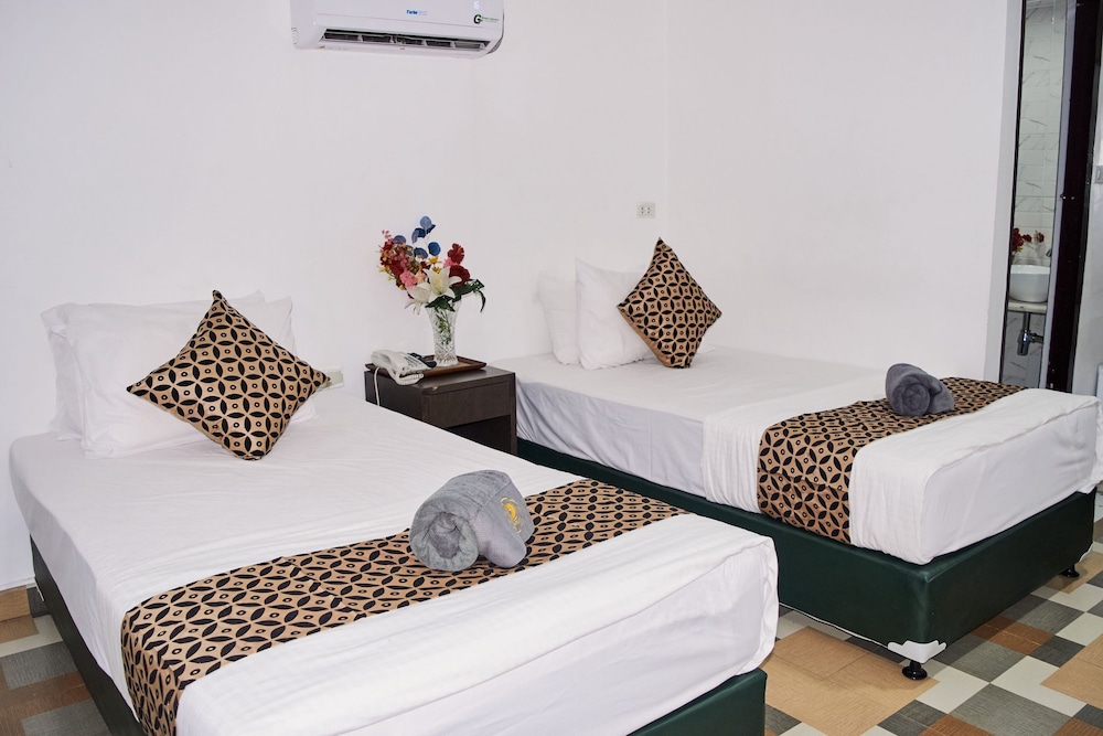 Deluxe, Twin Beds, No Window