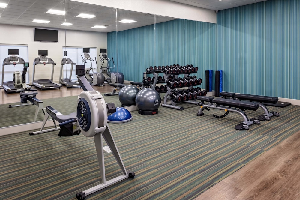 Holiday Inn Express & Suites Madison 29/59