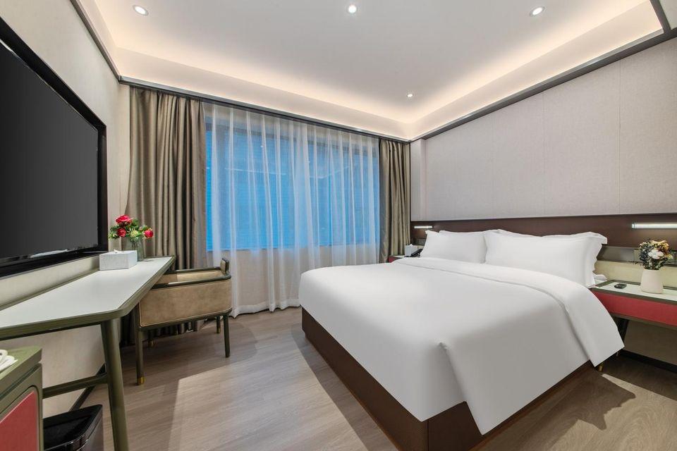 Elegant Queen Bed Room