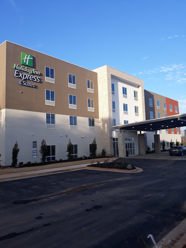 Holiday Inn Express and Suites Jackson 3/41