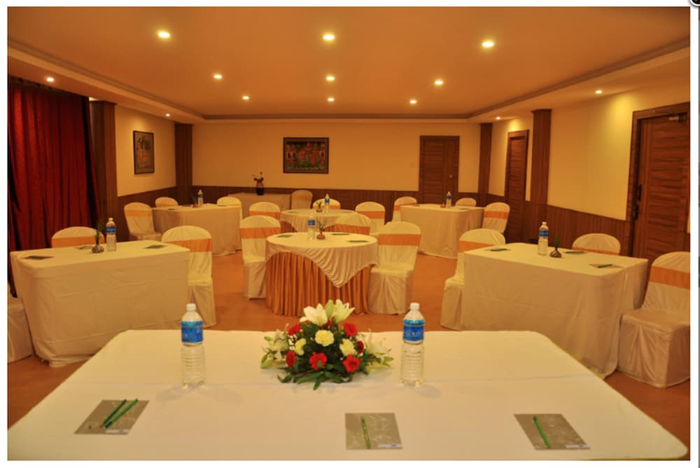 VINAYAGA INN 18/20