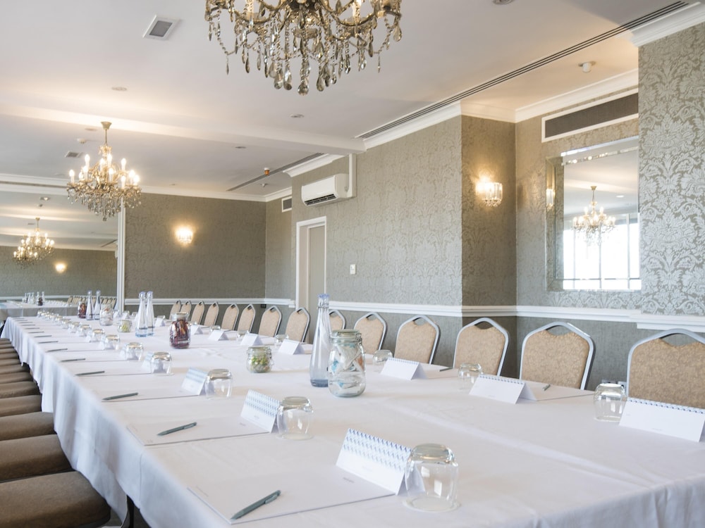 Mercure Milton Keynes 68/76