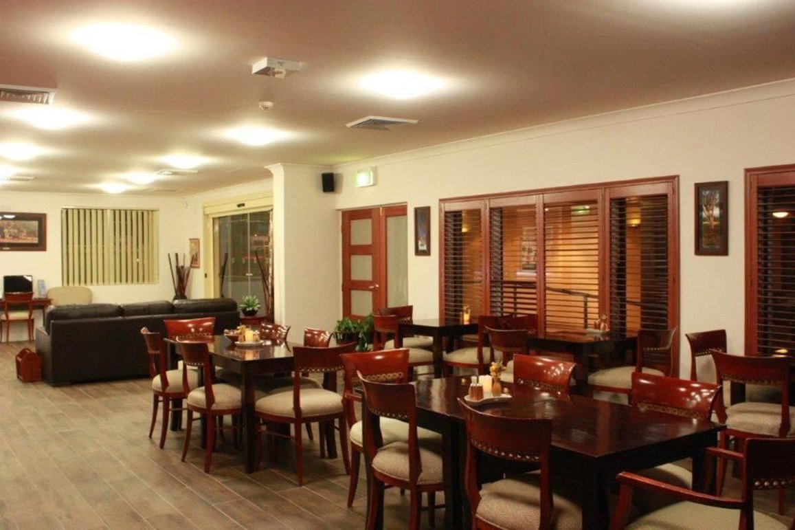 Country Plaza Queanbeyan 8/11