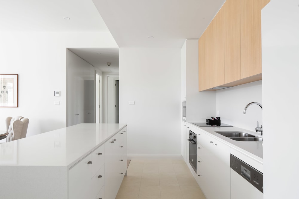Knightsbridge Canberra 15/61