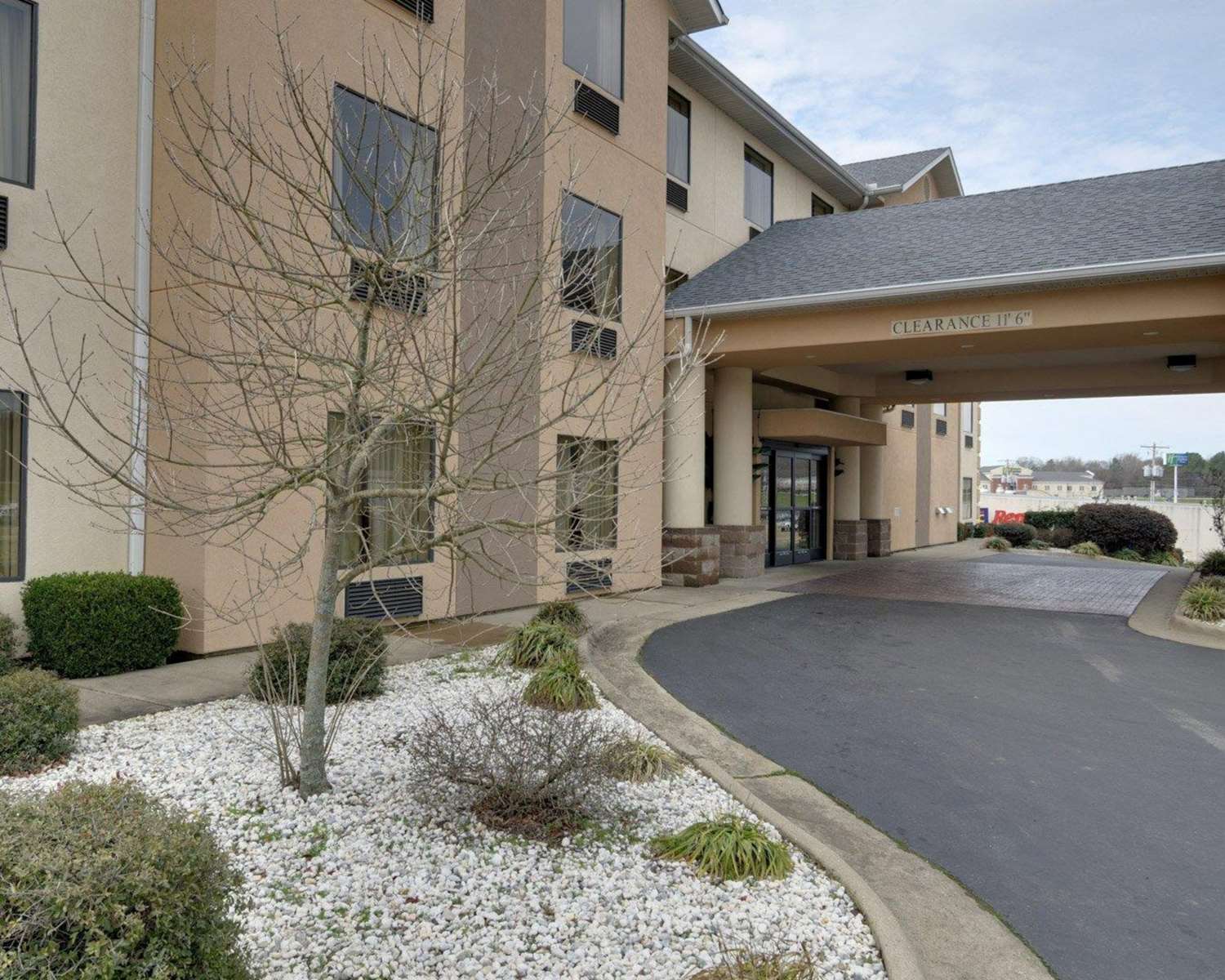 Quality Inn & Suites Malvern 1/1