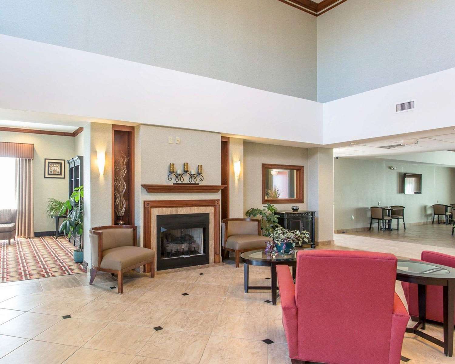 Comfort Inn & Suites Madisonville KY 24/33