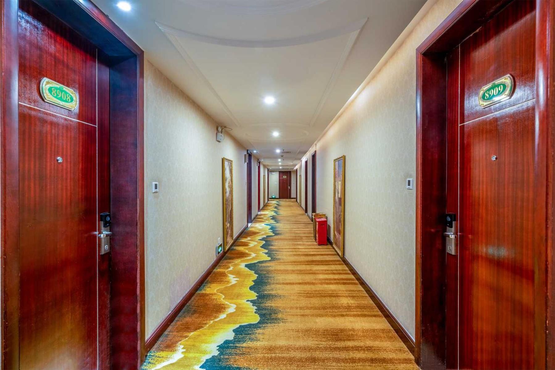 Vienna Hotel (Dongguan Houjie Convention and Exhibition Center) 60/75