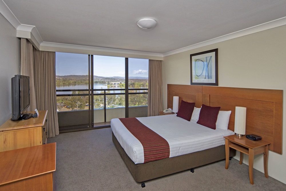 BreakFree Capital Tower Canberra 16/45