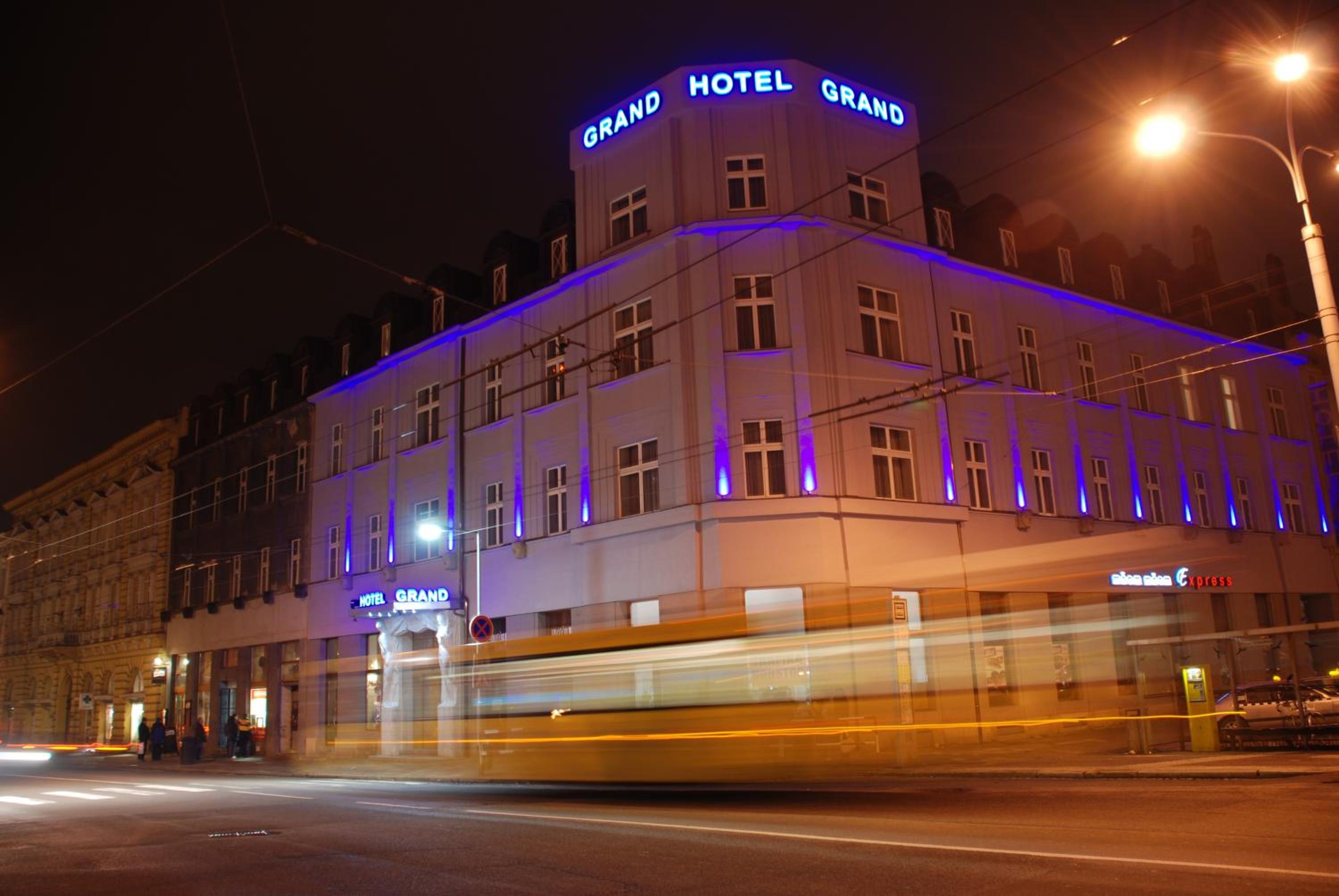 Hotel Grand 2/50