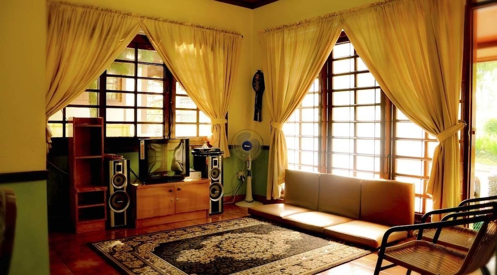 Villa Kota Bunga Ade 5/50