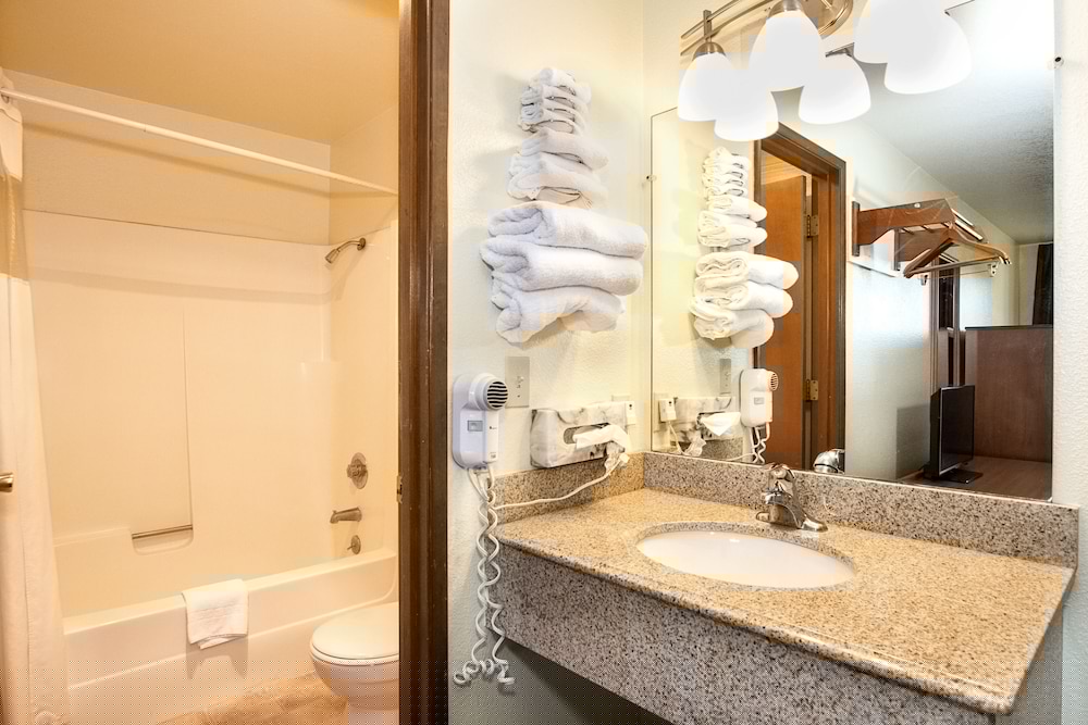 Super 8 by Wyndham Vancouver East 30/51
