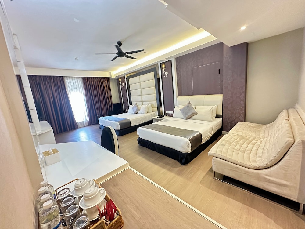FAMILY SUITE, DELUXE, BATHTUB