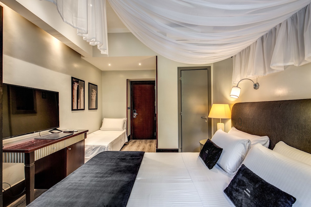 ROOM, TRIPLE